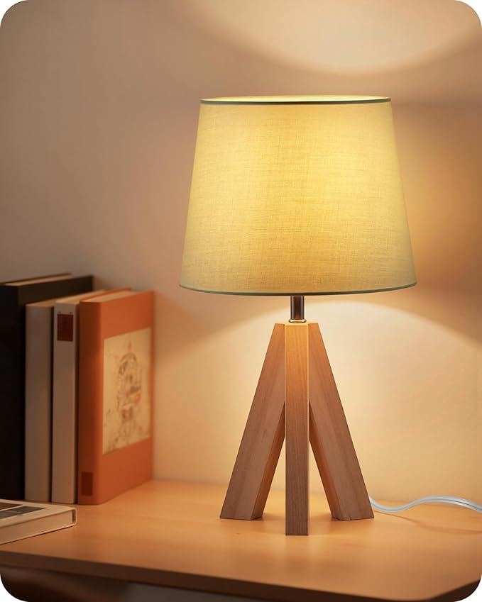 Tripod Table Lamp, Small Bedside Lamp with Wood Base & Green Fabric Shade, Little Cute Desk Lamp, Modern Nightstand Lamp for Bedroom, Kids Room, Living Room, Office, Corner, Green J51TL05